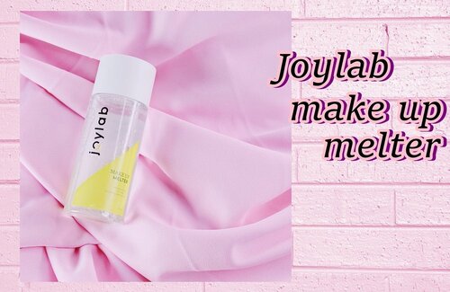 @joylabbeauty Make Up Melter❤️❤️⠀⠀Joylab make up melter ini pembersih wajah dengan kandungan mineral oil dan ekstrak witch hazel. Makeup melter ini terbagi atas oil dan water, sebelum digunakan kocok dulu ya.⠀⠀Produk ini dapat digunakan sebagai  first cleanser untuk membersihkan kotoran di wajah dan makeup. Dan karena dia ada oilnya, dia dapat menghapus makeup waterproof.⠀⠀Meskipun ada kandungan oil, syukurnya di kulitku yang berminyak tidak berasa greasy. Malah terasa lembab dan halus. Aku jadi suka deh❤️ ngehapus makeupnya juga jago, mascara dan eyeliner waterproofku bisa dihapus dengan ini. Namun sayang sekali, makeup melter ini perih kalau terkena mata saat aku menghapus eye makeup aku. Aku harap Joylab bisa improve, agar bisa lebih gentle untuk area mata. Can’t wait.⠀⠀⠀⠀Kalian bisa beli ini di @benscrub dan gunain kode voucher BABEVINA25 utk dpt diskon 10% minimal belanja 350k. #joylab #joylabbeauty #benscrub #vinacleanser #makeupremover #vinajoylab #bzb #beautyzoneborneo #clozetteid #makeupremover #localbrand