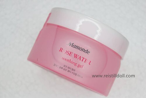 Udah pernah coba aloevera gel?  Kalau rose water soothing gel? Soothing gel ini terbuat dari air mawar dan memiliki banyak fungsi 💕💕 baca review selengkapnya diblog aku 
http://www.reistilldoll.com/2016/09/mamonde-rose-water-soothing-gel-review.html

#clozetteid #beauty #skincare #soothinggel #mamonde #mamonderosewater #mamonderosewatersoothinggel #koreanbeauty #instalike #like4like #instacool #instatoday #beautybloggeid #bloggerceria @mamondekorea