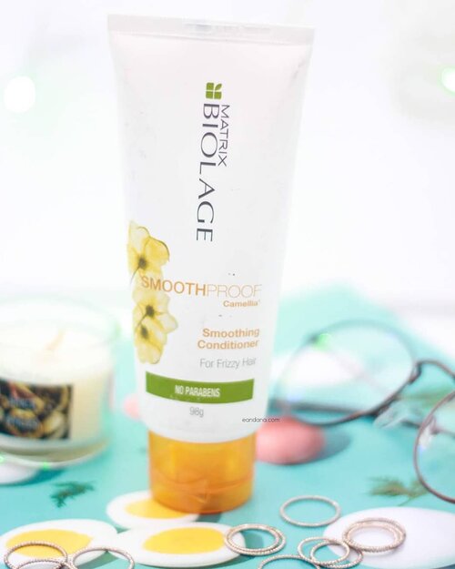 @matrix @biolage Smooth Proof Camellia Conditioner is perfect for those who want to combat frizzy hair.No paraben, safe for colored hair.Just need several weeks for me to completely emptied out the 98g product.Can be bought in your nearest salon / ecommerce, price point 80-100k.Works okay for me but I need extra help of hair mask since my hair is beyond damaged.Plus point : a nice scent.Tips : it's good for you who has fine hair with a lil frizziness to combat.