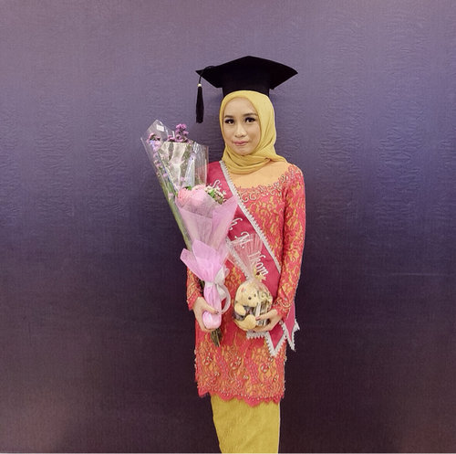 Finallyyy its official!! Siti Sarah, M.Ikom 🎓💃🏻#lsprgraduation2016 #masterdegree