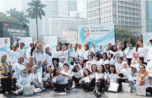 Minggu aktif!! Yayyy seneng banget hari ini dapet invitation exclusive yoga class,meet n greet KOL Event Wardah dari @clozetteid , yoga instructor oleh ka @lisanamuri & hairfitchallenge yang diadakan oleh @wardahbeauty , kegiatan yang sangat bermanfaat untuk tubuh kita dan juga melancarkan darah dari pikiran2 (yg banyak pikiran hatinya,kerjaan,atau apapun itu) jadi terasa lebih relax.. dan juga challenge yang seru dari wardah membuat kita semua yg ikut acara ini semakin aktif di hal positif terlebih lagi membuktikan Wardah shampoo yang benar2 tahan lama wanginya setelah yoga,hairfitchallenge rambut ngga lepek, tetep wangi, segarr semriwiiing kalo kata ketua teamku @ninaseptiani Wardah Shampoo Segar Segar Semriwiiing hehe nice to meet you kak Nina yg super super baik banget😍 yuk ikutan buktikan kesegaran Wardah Shampoo, btw aku pake Wardah Shampoo Daily Fresh💙 #wardahshampoo #hairfitchallenge #wardahbeauty #wardahhealty #clozetteid