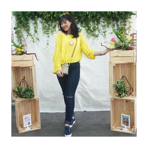 Always dress well but keep it simple. ❤️
Tap for details
.
.
.
.
.
.
#clozetteid #fashioninfluencers #ggrepstyle  #whatiweartoday #fashionpeople #stylebloggerindo #urbanfashionista #lookbookindonesiainspired #fashionphotographyindo #beautynesiamember #indonesianfemalebloggers #jenntan #jenntanwears