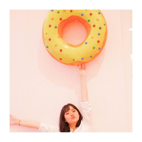 What’s ur favorite donut variant? 😛.........#clozetteid #jenntan #indobeautyinfluencer #fashionbloggerindonesia #sweettoothforever #photoshootideas #lifestyleinfluencerbabes #houseofsweets
