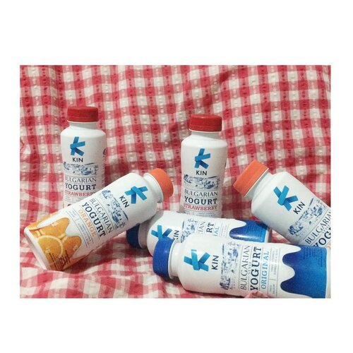 Sering bermasalah dengan lambung? Gaenak bgt kan yak, gapengen makan, lemes, demam ((lahcurhat)) nih rahasianya jaga lambung dan kesehatan tubuh! @kindairyid punya #KinYogurt ini pake bakteri baik nya langsung diimpor dari bulgaria loh! Asamnya juga pas, manisnya pas (kayak aku wkwk) dan katanya, minum yogurt bikin awet muda jugak😍 cus pada cobain! .........#TheSecretToLivingYounger #LiveYounger #TheSecretIsOut #BulgarianYogurt #jenntan #clozetteid #tampilcantik