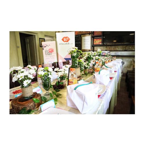 Still can’t move on from #BSkeJogja, @beautiesquad first anniversary gathering! Table decor by @edelweiss.party.planner ❤️ #BSxEdelweiss .......#clozetteid #jenntan #cafejogjakarta #partyplannerjogja #beautiesquad