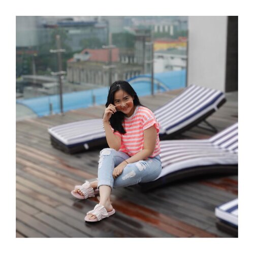 Happy holiday gengs! Liburan pada kemana nih? Ga ada yang mau ngajak aku jalan? Hft .
.
.
.
.
.
.
.
#clozetteid #fashioninfluencers #ggrepstyle  #whatiweartoday #fashionpeople #stylebloggerindo #urbanfashionista #lookbookindonesiainspired #fashionphotographyindo #beautynesiamember #indonesianfemaleblogger #jenntanwears