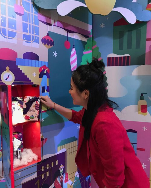 Had fun at @kiehlsid playground Grand Indonesia today. Christmas collection tahun ini kolaborasi dengan Janine Rewell & lucu2 banget! Disini kamu juga bisa dapetin free sample & travel size products, sampe 1 desember 2019. .....#KiehlsHoliday #KiehlsID #KiehlsxClozetteID #ClozetteID @clozetteid @kiehlsid #collabwithjenntan #cicireceh