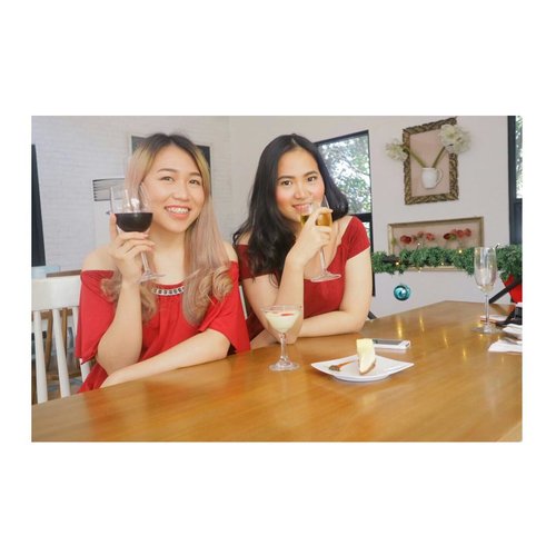 #throwback to Christmas lunch few days ago with @marisaadepari at @gastromaquia. They always have special menu on Christmas, they’re all delicious and super affordable. Only idr 275k++/person and you’ll get full course! What i love the most from this spanish resto is their homemade stuff. Another menu you should try, is their house wine. 5/5 stars for them! Thanks to @clozetteid , full review on my blog ❤️😘........#clozetteid #clozettedaily #clozettexgastromaquia #LYKEambassador #jenntan #jennitanuwijaya #jenntanshortreview #christmasmenu #christmaslunch #christmasdinner #havingfun #havingfunwhileworking #beautyinfluencerjakarta #indobeautygram #beautynesiamember #indonesianfemaleblogger #beautiesquad