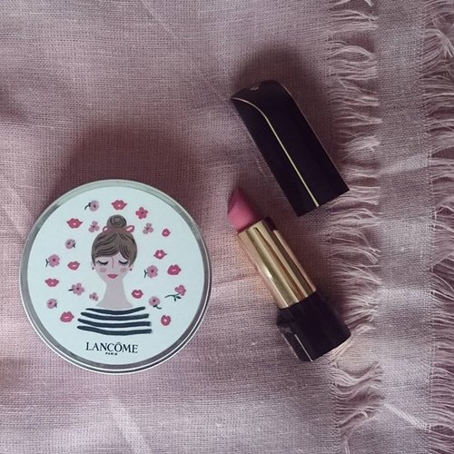 Finally got my own lancome cushion and not to forget the rouge definition no. 79 both so  gorgeous! 😍💕 #cushionista #ayangcempaka #lancomecushionista #lancomelipstick #makeupaddict #starclozetter #makeup #Clozetteid #happy #cutemakeup #pretty