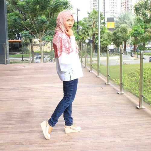 Both my blouse and shoes are batik pattern ❤Top : Aleyka Baju Sulam IndonesiaWedges : @autik.co #ootd #hijab #batik #ClozetteID