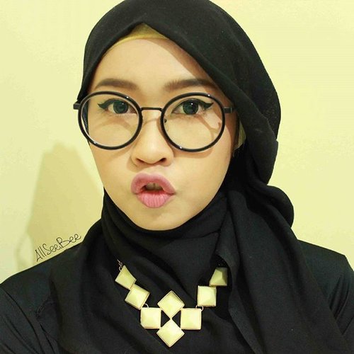 Let's call it as the ultimate duck face selfie 🐤#selfie #hijab #glasses #ClozetteID