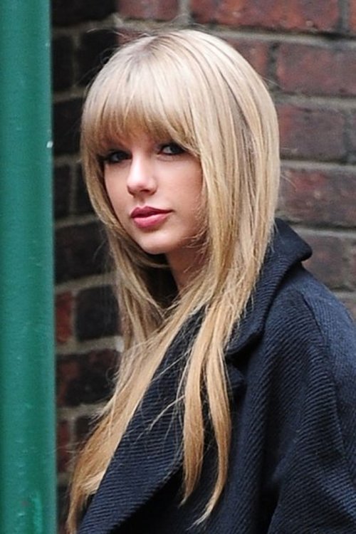 Tylor swift... she's cute here! Love her much