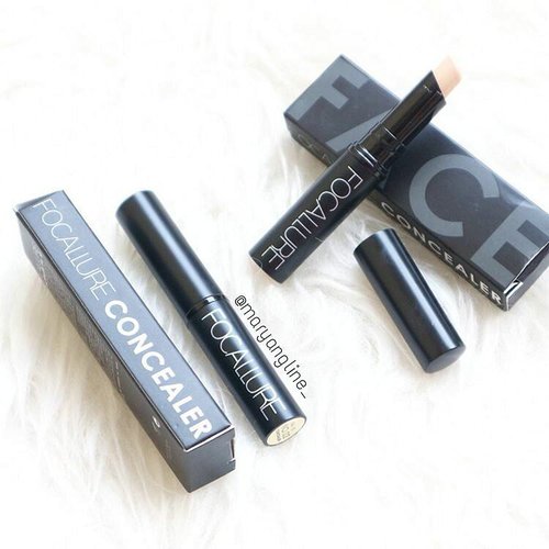 This @focallure concealer is flawsome! And can you believe it's only under Rp 30.000? Check the review by direct link on bio or head over to bit.ly/focallureconcealer
.
.
#clozetteid #potd #cute #bblogger #style #instagood #flatlay #photooftheday #makeupjunkie #makeup #vscocam #vsco #vscogood #l4l #like4like #beauty #beautyaddict #makeupflatlay #beautybloggerid  #indonesianbeautyblogger #iwearfocallure #focallure #makeupaddict #makeupjunkie #bloggerperempuan #femaledaily