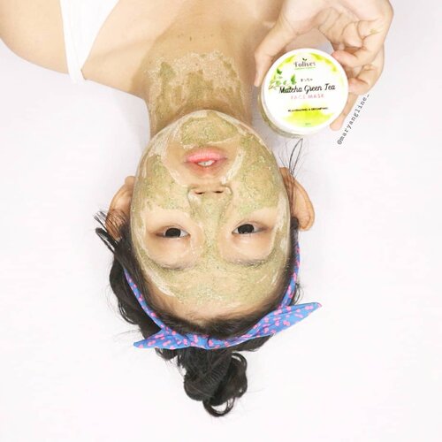 Rahasia kulit glowingku belakangan ini adalah.... kombinasi masker dan serum dari @folives_maskerwajah! Percaya gak sih ini harganya cuma di bawah Rp 100.000 😭? Serius deh, aku jadi lebih suka Matcha Green Tea Mask mereka daripada Laneige Minipore Mask sekarang 😂, padahal harga maskernya cuma Rp 49.000, lho 💔. Serumnya juga cucok buat yang kulitnya kusam dan kering karena terbuat dari Argan Oil, Rosemary Oil, serta Lavender Oil 💚. Klik link di bio buat lihat before afternya!. . #clozetteid #folives #mask #serum #skincare #potd #bblogger  #like4like #style #ulzzang #beautiful #love #cute #photooftheday #beautyjunkie  #vscocam #vsco #vscogood #l4l #f4f #beauty #beautyaddict #beautybloggerid #love #indonesianbeautyblogger  #makeupaddict