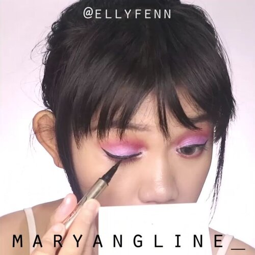 Red Purple Eyes 💜. Sekalian mini review produk dari  @ellyfenn yok 🤣 #TutoMaryAl . Eyebrow Pencil : ENAK! Pigmented tapi teksturnya ga terlalu keras dan ga terlalu creamy. Gambar alis jadi enak banget ga boong, cocok buat pemula! Harganya cuma Rp 30.000 lagi cuy. Dan dia juga ada 5 warna yang bervariasi dan lengkap menurutku 👌. Eyeliner : Ini juga bagosh! Hitam banget, cepat kering, ga smudge, waterproof, tahan lama dan cuma Rp 99.000 😭. Fix ini jadi eyeliner favorit sekarang (ini beneran bagus, bukannya lebay). Yang aku kurang suka mungkin tip ny yang kurang lancip dan tipis sedikit hehe. . Lashes 3D15 : Karena 3D, jadi lebat banget di mata, so gak perlu tumpuk beberapa lashes lagi. Btw ini lashes nya bagus loh kualitasnya, bukan kualitas murahan or abal abal yang cepat rusak. Ini dipakai berkali-kali masih tetap bagus 😻. Sayang kurang cocok di mata aku (menurutku sih) yang kecil, tapi yang matanya lebar dan ga hooded, BAKAL BAGUS BANGET JAMIN. Bottom Lashes B12 : Awalnya aku pikir bottom lashes itu ga penting. Tapi ternyata penting apalagi kalau eye makeup kalian heboh, jadi menyeimbangkan gitu 🤣. Gunting dulu jadi beberapa bagian baru pasang ya biar kelihatan natural. Fix sekarang ketagihan pakai bulumata bawah kalau begini caranya 😤. @ellyfenn, semua produkmu luar biasa 😂😂😂👌👌👌.....#indobeautyvlogger #beautytips #indobeautygram #asianvlogger #clozetteid #makeuptutorial #tutorialmakeup #ivgbeauty #tampilcantik #makegirlz #beautyhacks #naturalmakeup #makeupvideo #stylevideo #hypnaughtypower #fakeupfix #wakeupandmakeup @indobeautygram @make.up.vines @tampilcantik @bunnyneedsmakeup @wakeupandmakeup @bombtutorial @glamourvids @fakeupfix @flawlessdolls