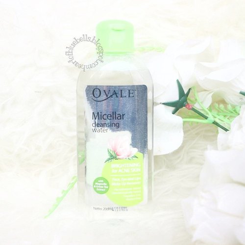 Yes! The first micellar water from local brand! Thank you so much @ovalebeautyid 😘. Read the review on http://heartofbluebells.blogspot.com/2017/03/review-ovale-micellar-cleansing-water.html or direct link on bio
.
.
.
#clozetteid #ovalemicellarcleansingwater #ovalemicellarwater #beautybloggerindonesia #beautybloggerid #beautiesquad #atomcarbonblogger #femalebloggerid #bloggerperempuan #indonesiabeautyblogger #indonesianbeautyblogger