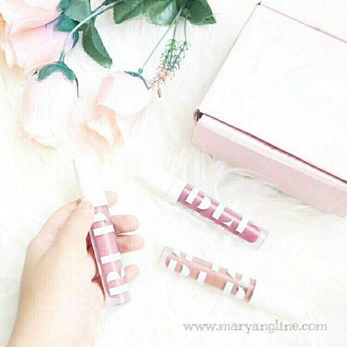 I know this review was kinda late 😂, check my review about @blpbeauty Lip Coat on http://www.maryangline.com/2017/04/review-blp-beauty-lip-coat.html?m=1 or direct link on bio
.
.
#clozetteid #blp #blpbeauty #blplavendercream #blplipstick #blppeppermintpink #blpbutterfudge #blpreview #makeup #lipcoat #lipstick #lipcream #indonesiabeautyblogger #beautybloggerid #beautybloger #beautyblog #flatlay #style #vscocam #instagood #instadaily #ggrep #l4l