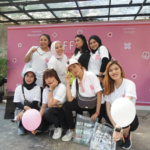 Siapa yang besok ikut @sociolla @beautyjournal BFF RUN? Lebih asik lagi kalau bareng temen-temen. Bisa sambil hangout, sambil olahraga juga.Disana ada 2 kegiatan besar, ada pound fit class dan juga 5K run. Untuk offline, masih bisa daftar sampai hari ini loh~#sociolla #beautyjournal #bffrun2019 #bffrunbandung #clozetteID