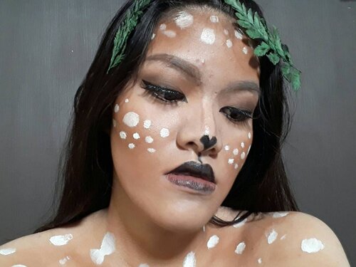 Because ice queen and winter witch is so mainstream, I choose to be a Santa's deer instead, seeking for the sunray in the snowy days of December.Holiday in December is not always about winter, emang sih di barat lagi musim dingin, tapi aku berpikir kebalikannya, di musim dingin, ngga harus makeup kita malah yang memberi kesan cool. Tapi justru makeup kita adalah yang memberi kesan kehangatan. Dari fashion aja gitu juga, orang ngga pilih fashion yang "dingin" kan di musim dingin, orang mencari fashion yang hangat. So here's my submission to @beautybloggerindonesia x @eternallybeauty #bbiholidaymakeup2017 . I choose to be a Santa's deer seeking for sunray in the snowy days of December.Yuk ikutan juga @deemiiaa @talithalimah_ @eka.kuncoro @ghealesatari @cathelenewenas