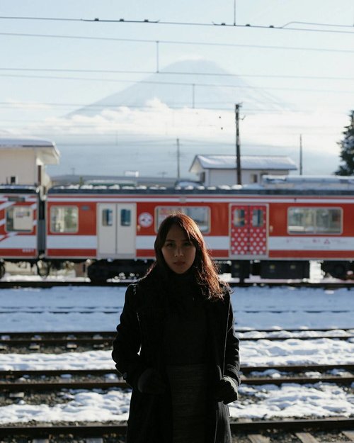 コールド 📸 @johanjsaleh .
.
.
.
.
#HuboyWaifuTravelJournal
#HuboyWaifuInJapan #HuboyWaifuJalanJalanJapan #ClozetteID #Lifestyle #Travel #MountFuji #Kawaguchiko #Japan #Snow