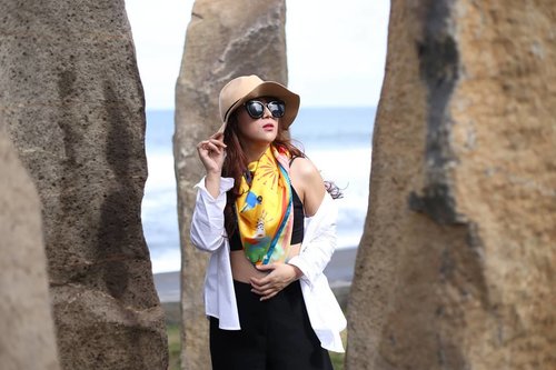 Let the sun shower us with its light ☉

#BerbagiPagi #TemanBerbagi #ClozetteID #Lifestyle #Travel #Traveling #Bali #balibible #karamata