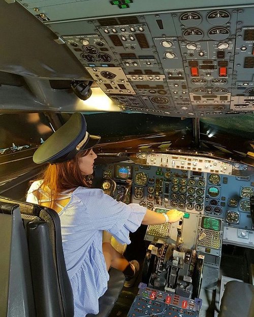 Me behind the cockpit
.
.
.
#ClozetteID #Travel #Travelling #Plane