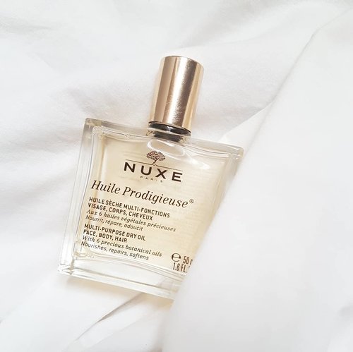 My #holygrail oil for face, body & hair @nuxeindonesia
Always bring this little buddy when i travel to a minus degree weather.

#ClozetteID #Beauty