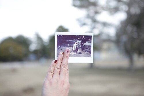 There's a deer on my nail, in my instax film & also the photo background 🦌🦌🦌 Nailart done by @bernadetputri from @jewelbeautyofficial 💅

#handsinframe #ClozetteID #traveling #narapark #Japan