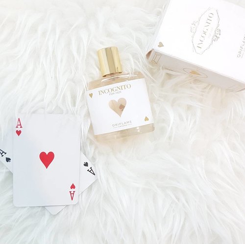The sweet scent from raspberry & rhubarb plus a touch of lily of the valley, sandalwood and praline makes the @Oriflame #IncognitoForHer EDT suits those who are feminine & romantic. 
From every drops, you'll feel love ❤
.
And not forget to mention the packaging is so cute! :3
.
.
#ClozetteID #ClozetteIDReview #Oriflame #Perfume #Scent #EDT