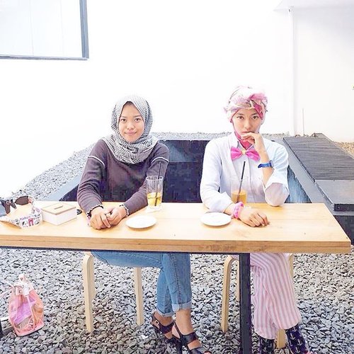 Manda mandi kembang laik dis 👍🏻💪🏻 ......#peopleinframe #ladyinsquare #ladyinframe #explorejakarta #hijab #hijabdaily #minimalist #minimalsm #whiteaddict #rsa_minimal #minimal_perfection #candyminimal #clozetteID #starclozetter