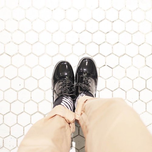 Do what is right for you, no one is walking in your shoes.
#ihavethingswithfloors .
.
.
.
.
.
#sotd #whiteaddicted #whitephotography #tumblrpost #tumblrgirl #floorporn #minimalism #minimalis #minimalismood #ggrep #iheartit #clozetteid