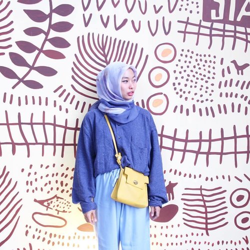 I came 
I saw
I made it awkward
.
.
.
.
.
#clozetteid #minimalism #minimalismood #minimalism_world #ihavethingsforwalls #mural #ootd #hijabdaily #hijabfashion #ootdhijabindo #ggrep #beautynesiamember #peopleinframe #peoplephotography