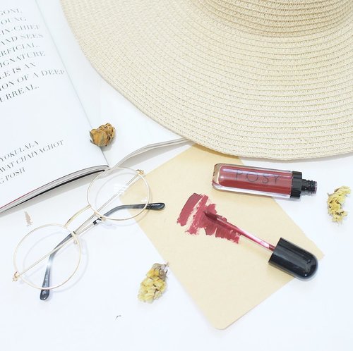 Never underestimate the power of red lipstick @posybeauty.id .
review about this posy lipmatte already up on my blog ✨✨
.
.
.
.
.
#clozetteid #starclozetter #lipmattereview #posybeauty #posybeautyreview #lipstick #beautyblogger #whiteaddicted #whitetable #flatlay #flatlaystyle #flatlays #flatlaytoday #makeup