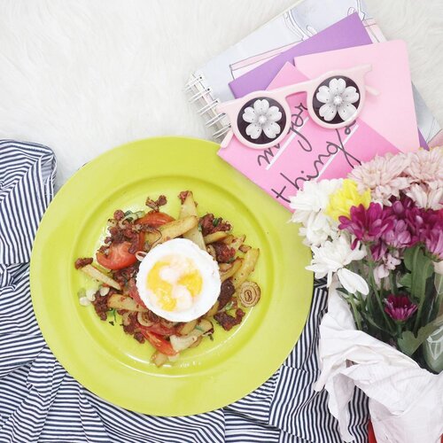 Bon Appetit 🌸
(ciye latah banget abis nonton emily in paris)
_______________________________
#flatlay #flatlaystyle #flatlayphotography #foodie #foodporn #foodstagram #clozetteid