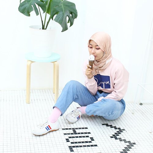 Hey boy, lemme tell you something ... if u were ice cream, u would be my favorite flavor. #ULULULUUUU~ .....#clozetteid #starclozetter #ootd #ootdhijab #ootdhijabindo #ootdindo #hijabootd #hijabstyle #hijabfashion #streetstyle #hijabstreetstyle #LYKEambassador #ggrep #modestfashion