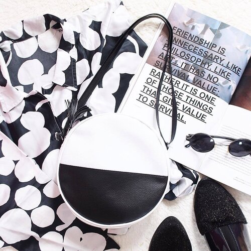 With good basics, you'll have endless options.
Bag from @genetic.id .
.
.
.
.
.
#tumblrpics #tumblrgirl #clozetteid #flatlay #flatlaystyle #whiteaddicted #bloggerstyle #bloggerslife #blackandwhite #blackandwhitephotography #monochorme #monochromatic