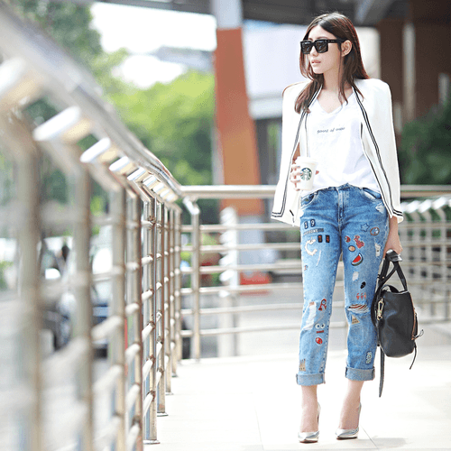 Wearing patched jeans for work, complete post on http://www.anatakusuma.com/2015/07/patch-on-it.html
