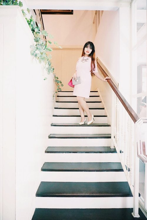 I love being girly bcs i'm a woman who loves pink and white