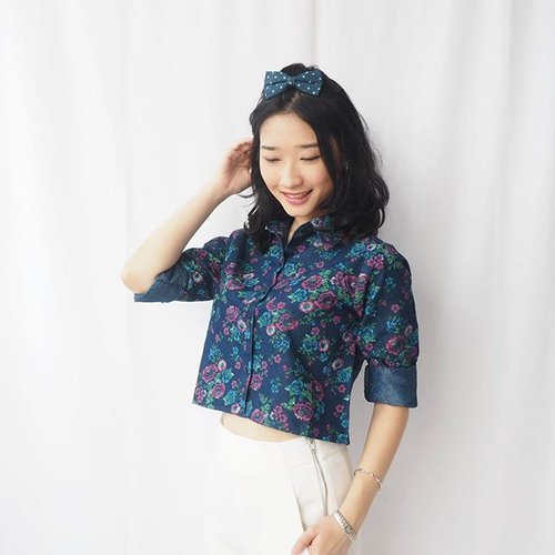 Flower and crop top, I am ready for spring.. :)
Top @caselle 
#ClozetteID #ootd
#me#girl#selca#asian#woman#likeforlike#lfl#like#fashion#outfit#croptop#flower#lookbook#photo#outfitoftheday#humpday