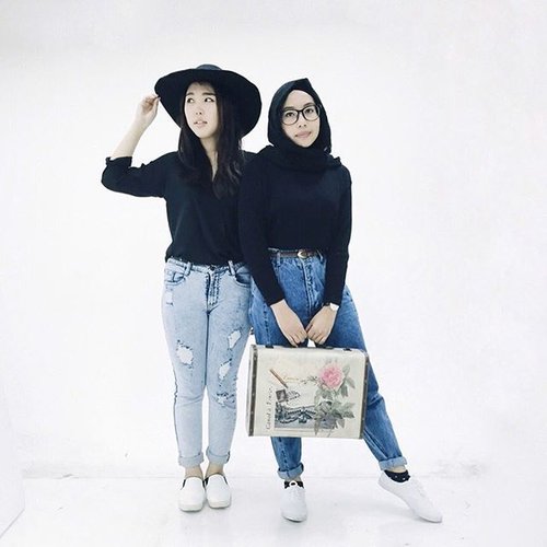 Two of a kind with @ierenaveronika 👯 Maacih @this_isrennetta for the pict.FYI, dua nama di atas itu stylist kece idaman fashion industry. So happy to know them. #reezzzzz#clozetteid