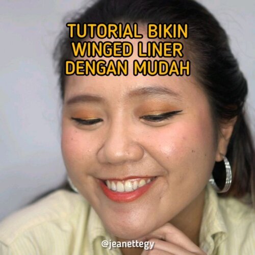 Bikin Winged Liner gampang² susah. Tapi dengan produk dari @theflickpen bikin eyeliner atau winged liner gampang banget. Ga perlu ribet dan lama 😊
.
Terus produknya juga sangat aman, bebas dr paraben. Lalu vegan juga, tidak menggunakan bahan2 dari binatang 😊
.
Hal lain yang bikin aku suka banget sama eye liner dari @theflickpen, yaitu :
✨ Packagingnya besar, jadi enak dipegangnya.
✨ Ujungnya lancip banget, ga kuatir susah tarik garisnya.
✨ Uda ada stamp untuk bikin winged liner.
✨ Waterproof, tapi ga susah dihapusnya.
.
Paling senang lagi adalah ini produk lokal. Paling senang deh klo support produk lokal ❤️
.
Lagi ada Promo Ramadhan juga lho 😊
🌈 : @theflickpen
💰 : IDR 79K
.
#jeanettegy #JeanettegyReview #jeanettegytutorial #ClozetteID #theflickpen #wingedliner #beauty #cchannel #cchannelfellas #cchannelbeautyid #tampilcantik #beautyjournal #beautybloggers #beautygram #indobeautygram
@indobeautysquad
@indobeautygram
@cchannel_beauty_id
@tampilcantik