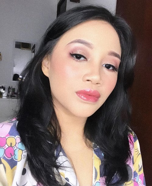 *me posted this pic on my story*Netijen: “mau kemana?” etcMe: MAU CARI JODOH KAK!Netijen: *kicep* 🤣________Brushed by my annoying sister @raydinda @raydndmakeup ✨———#clozetteid #SingleMama #SingleMom #SingleMomIndonesia #MomBloggerIndonesia #MamaBlogger #MamaOfTwins #TwinMama #BeautyBloggerIndonesia #JakartaBeautyBlogger #JBBFeatured #BackInTheGame #BEAUTIESQUAD #TampilCantik #SelfLove