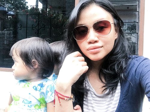 Here’s few pictures (of many many) of me trying to take photo with my twinsis. Ada berapa yg berhasil? NONE! 🤣 The perks of having two toddler who “can’t stop - won’t stop” moving 💁🏻‍♀️✨———And oh, really loving my bracelets i bought from @shambhalaindo, i’m wearing Gelang Rajut Hematite & Yellow Jade ☀️——- #clozetteid #SingleMama #SingleMom #SingleMomIndonesia #MomBloggerIndonesia #MamaBlogger #MamaOfTwins #TwinMama #BeautyBloggerIndonesia #JakartaBeautyBlogger #BackInTheGame #BEAUTIESQUAD #TampilCantik #SelfLove #ShambhalaIndonesia #YellowJade #YellowJadeBracelets #Hematite #HematiteBracelets #HealingCrystal #ShambalaIndo