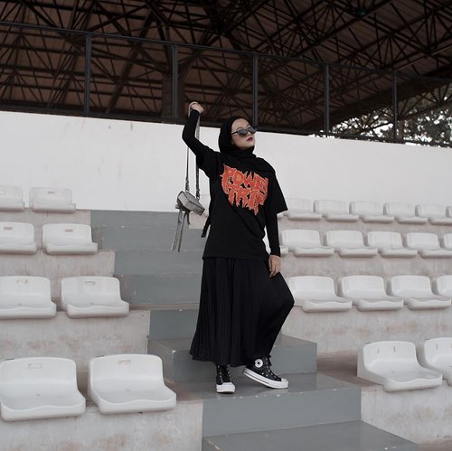 If today is your failure day, keep move your hips. You still have thousand chance ahead!Photo credit by @deddyxgriffin ___________________#clozetteid#karincoyootd#hijabmodesty#ootd#ootdfashion#outfitoftheday