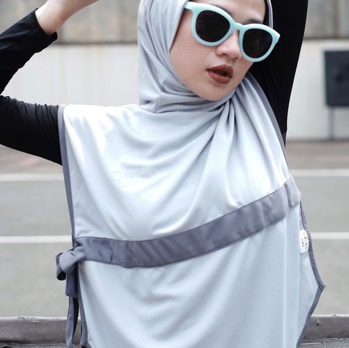 Hari minggu yuk olahraga yuk!Nih buat yang penasaran sama koleksi SHIRA kolaborasi @reyd_id x @bliblidotcom exclusive launch mulai besok 20 Januari 2020 cuma di blibli.com ya! Langsung di check out, daripada kehabisan 😋__________________#hijabsportswear#hijabsporty#reydxblibli#clozetteid