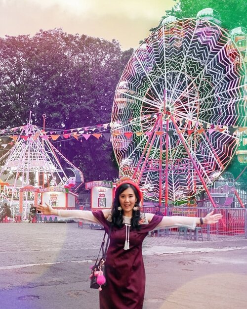 COME TO JAKARTA FAIR 2019!
WHY? Banyak bgt promo.menarik mulai dari kosmetik, skin care, HP, kitchen set, kamera, dan masuh banyak lagi. Iphone X aja harganya murah bgt! (Lihat IG storyku ya). Diskon gede2an sampe 70%. CASHBACK sampe 50% pake DANA! Belanja di Jakarta Fair cuma 5ribu pake DANA! Murah banget kan!! @dana.id
Makanan juga murah bangrt enak2, dan diskon 50%! Modal bawa HP, pake Dana, bisa belanja buaaanyaakk banget!
.
Selain itu, ada CITY OF LIGHT dimana banyak lampion2 cantik di atas air dan cocok bgt buat kamu yg suka foto OOTD. Ada juga SNOW PARK buat si kecil main salju2an dan membuat SNOWMAN! 
SERU ABISSSS! Jangan lupa download apps @jakartafairid buat dapetin diskon menarik dan FREE GIFT mulai dr kosmetik gratis, makanan gratis, dan souvenir!
Swipe link id IG storyku ya!
#JakartaFair2019 #JakartaFairKemayoran 
#JFK2019 
#AyoKitaKeJakartaFair
#JakartaFairExplore
.
Check out myculinarydiary.com for more awesome posts!
#sisytravelingdiary
.
.
.
.
.
.
#ootd #photooftheday #beautifuldestinations #lookbook #themepark #japan #fashionblogger #outfitoftheday #jakarta #ootdspot #jktspot #followme #gadingfestival #ootdblogger #instadaily #dress #flatlays #postthepeople  #travel  #clozetteid