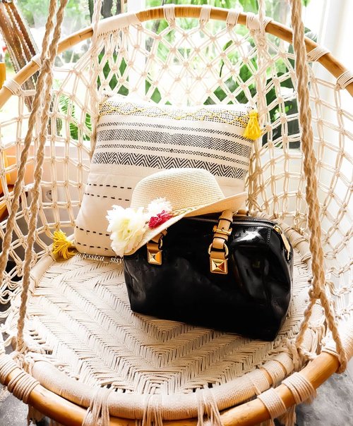 Summer essentials ❤
. .
.
.
.
.
.
.
#clozetteid #wisata #travel  #holiday #instagramable #dailyfluff