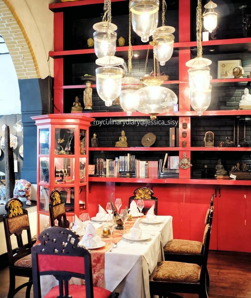 Dining area in a historical place.
Love the interior design : oriental elegant look 😍
.
Check out myculinarydiarycom.wordpress.com for more awesome post
#sisyeatingdiary #sisytravelingdiary #CNY
.
.
.
.
.
.
.
#ootd#photooftheday#beautifuldestinations#tbt#lookbook#lotd#asian#fashionblogger#outfitoftheday#korean#finedining#monochrome#followme#minimalist#chinese#instadaily#minimalism#flatlays#oriental#chinesenewyear#fashionindo#postthepeople#whiteaddict#interior #design #decor #architexture