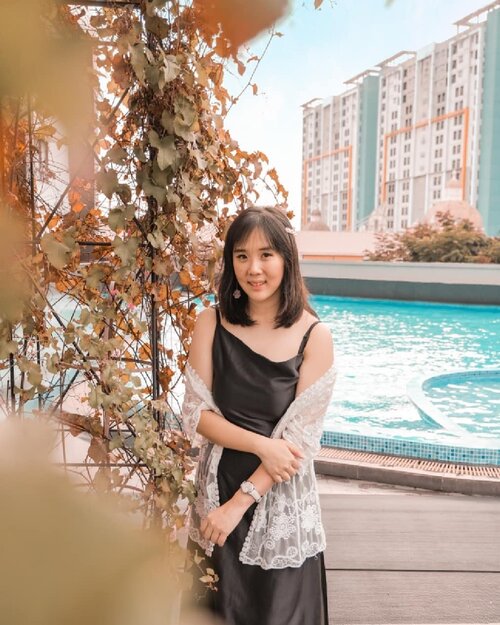 Staycation at @atriaresidences and I was standing at the swimming pool 
Thank u for your warm hospitality ❤
.
.
.
...
Photo by @jardenjeremi
.
.
.
.
#sisytravelingdiary #gadingserpong
#apartmentserpong #atriaresidence #serpong #hotelserpong #hotelreview #staycation  #photooftheday #beautifuldestinations #anysongchallenge #tiktokchallenge #hotelstaycation #photoedit #europe #like4like  #travelingwomen_  #clozetteid  #fblogger #thewanderingtourist #travel