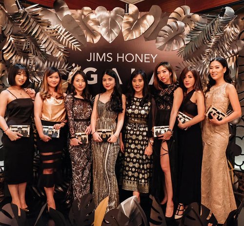 Attending the 5th anniverdary of @jimshoneyoffc and also the grand final of Miss Earth 2019 with these girls.#JHGALA .........#ootd #photooftheday #beautifuldestinations #lookbook  #korea  #holland #wisata #travel #igtravel #travelgram #buzzfeed # #holiday  #clozetteid #paris #makeup  #photography #photooftheday #beautifuldestinations